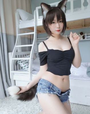 夜幕下的黄色幽灵
